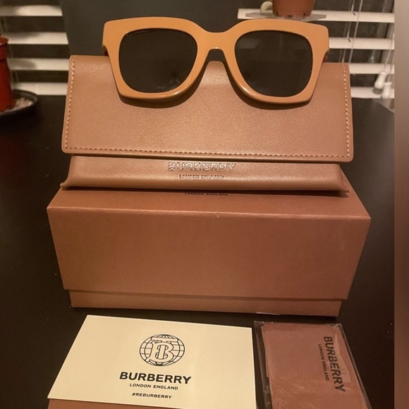 Burberry Sunglasses - Picture 4 of 4